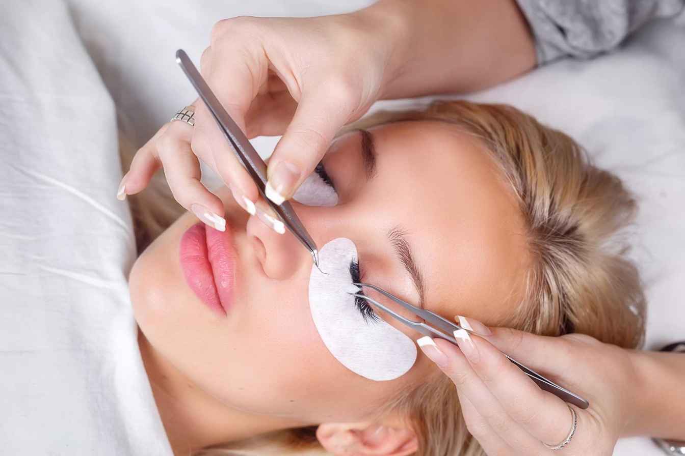 Anna Lashes eyelash services in Toronto